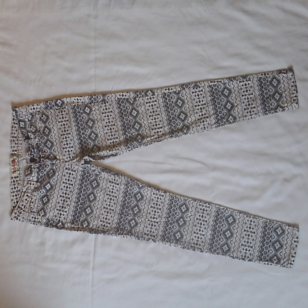 1st Kiss Skinny Black & White Southwestern Aztec Pattern Boho Denim Jeans 11
